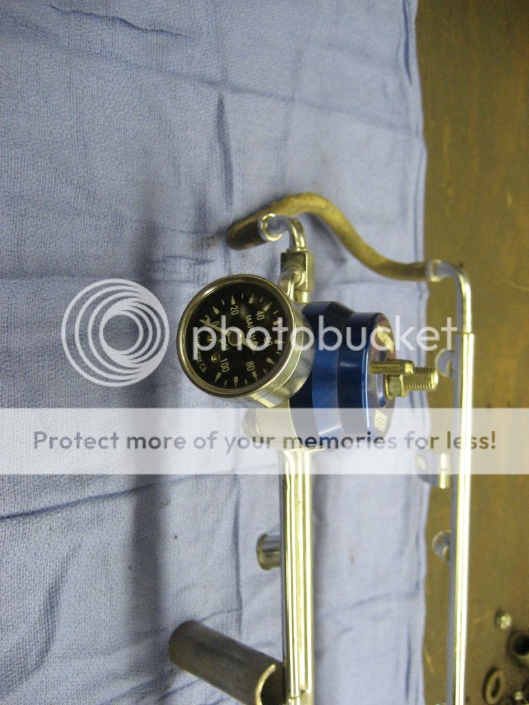 BBK adjustable fuel pressure regulator with gauge Pirate 4x4